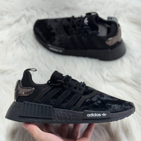 Adidas NMD_R1 Black Womens Running Shoes GW5682 NEW* Sz 7 - Picture 1 of 8